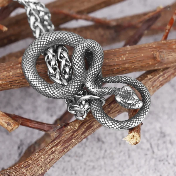 Collier pendentif serpent rétro en acier