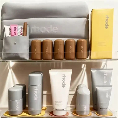 Crème visage Rhode Makeup, Lait Glaçant