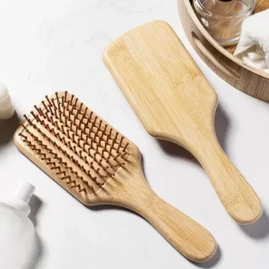 Brosse à cheveux, peigne, soin du cuir chevelu