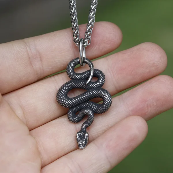 Collier pendentif serpent gothique pour homme