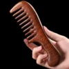 Peigne à cheveux en bois de santal naturel