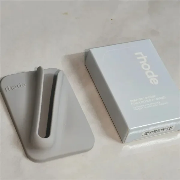 Nouveau gloss  a levre hydratant longue durée