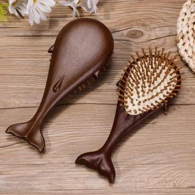 Brosse à cheveux en bois style baleine