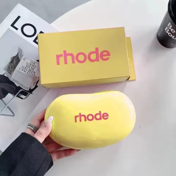Nouveau gloss à lèvres Rhode, blush crème