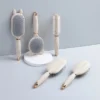 Brosse massage en cuir pour chevelu