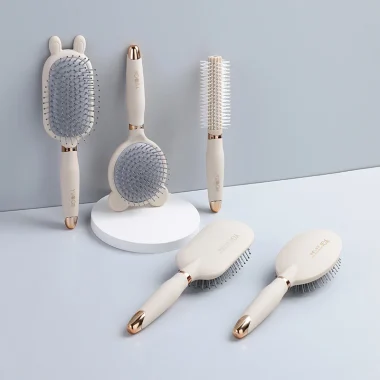 Brosse massage en cuir pour chevelu
