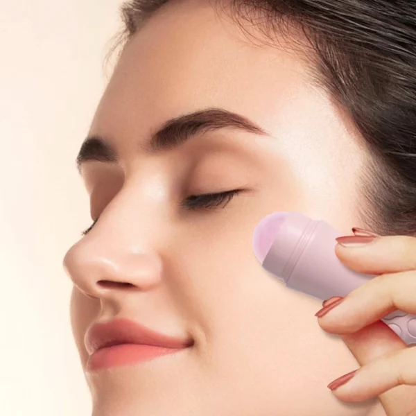 Sb5f99d3ca10644589b3ac3e9091b4a6al-2.webp Rouleau de soin du visage absorbant l'excès