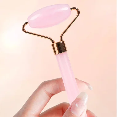 Rouleau de massage facial en quartz rose