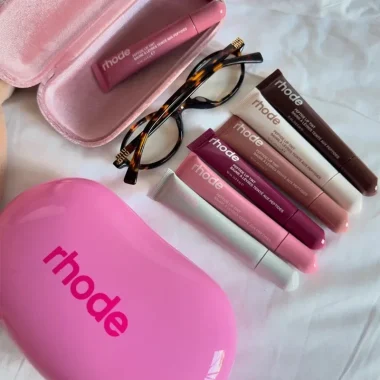 Nouveau gloss à lèvres Rhode, blush crème