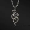 Collier rétro spirituel serpent en pierre verte