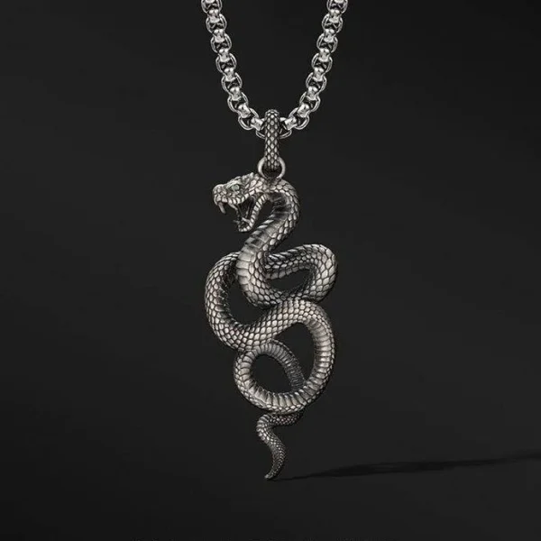 Collier rétro spirituel serpent en pierre verte