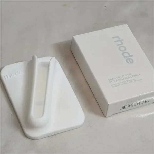 Nouveau gloss  a levre hydratant longue durée