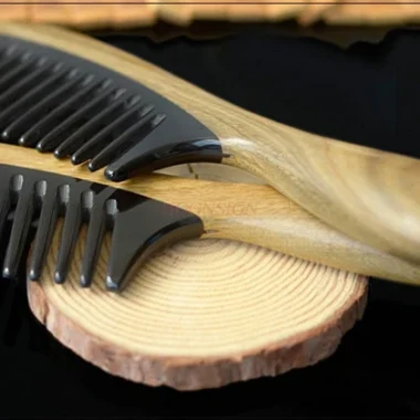 Peigne en bois de santal vert et corne de bœuf